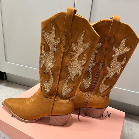 Wild Pair Lucah Women’s Cognac  Western Boots with Gold Accents, Mixed Sizes - Picture 2 of 10